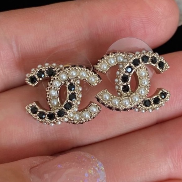NEW Rare! Chanel Pearls Black Crystal Earrings - Picture 3 of 5